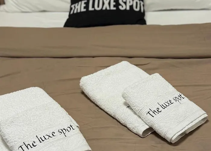 The Luxe Spot * Agria