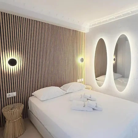 The Luxe Spot Апартаменты Агрия
